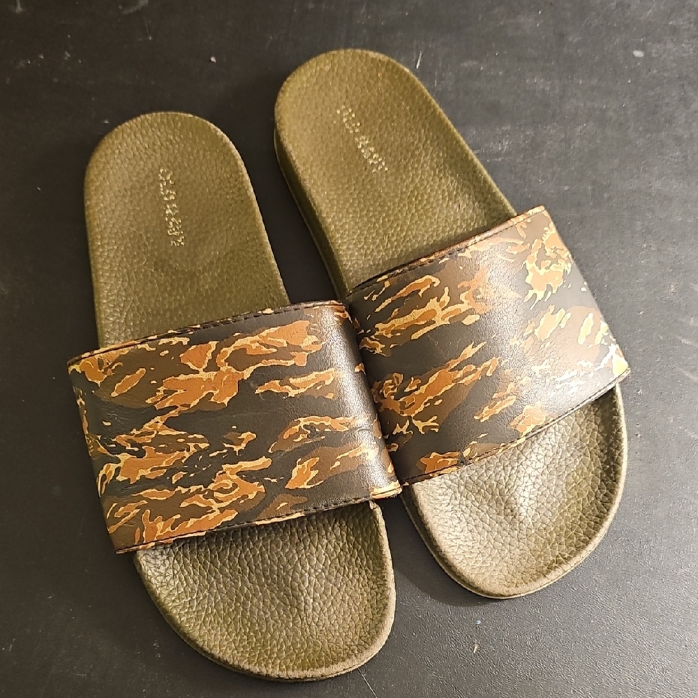 Old Navy Camouflage Slide Sandals - Brown and Black
